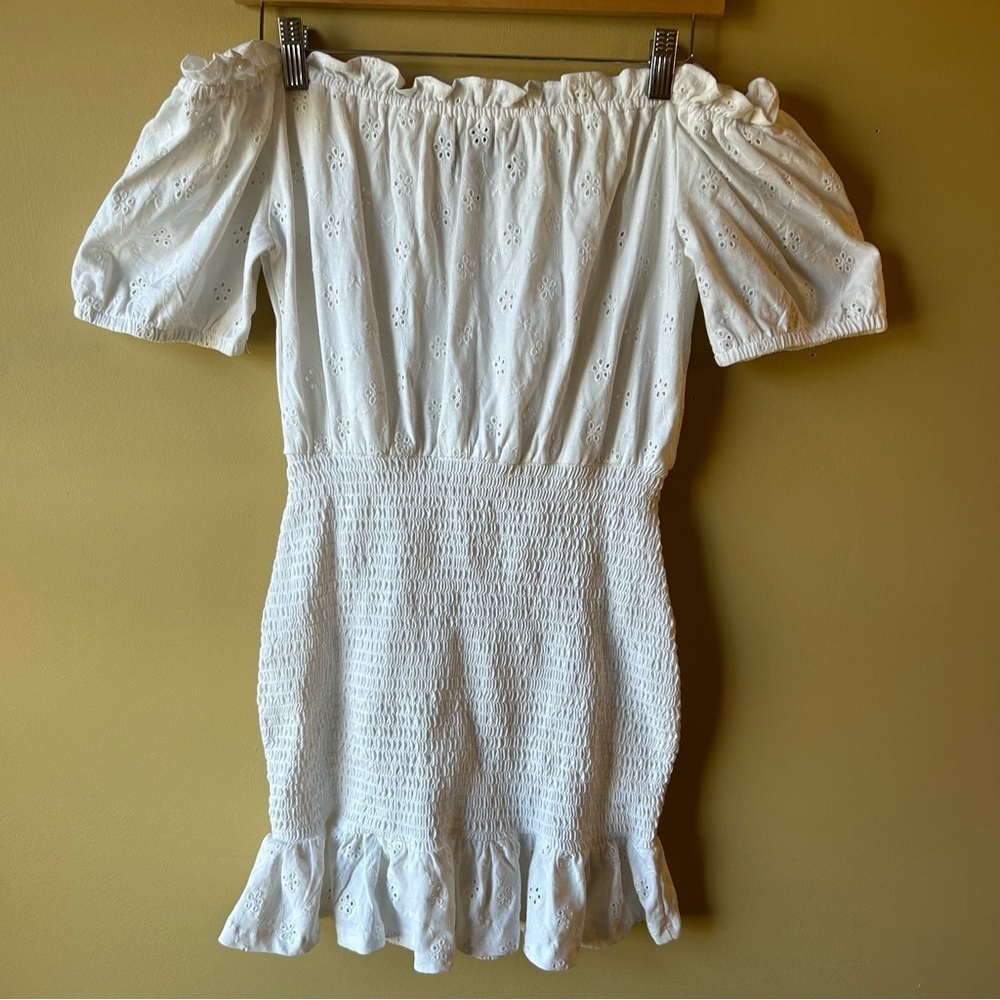 ASOS DESIGN Eyelet mini smocked Off Shoulders Dress white Size 6 Boho Preppy - Picture 6 of 13
